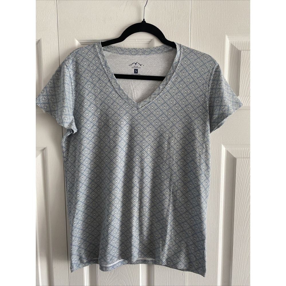 Blue Mountain V-Neck Tee Womens Size S Blue Geometric Medallion Print T-Shirt